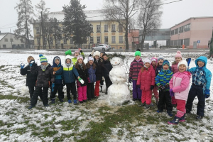 Prvi sneg in zimske radosti učencev iz 2.c ;)